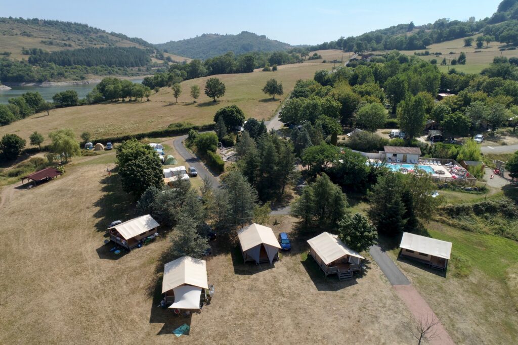 Vue aérienne du camping 3 étoiles d’Arpheuilles, près de Roanne