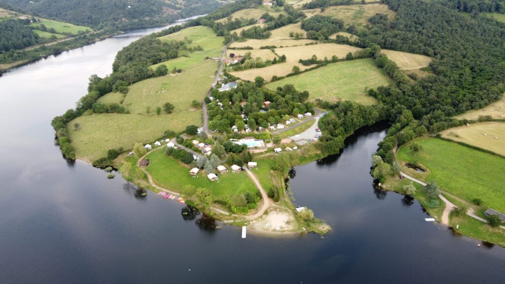 Vue aérienne du camping d'Arpheuilles proche de Roanne
