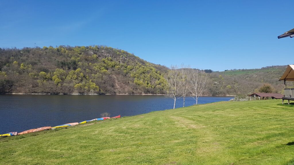 Vue du lac de Villerest