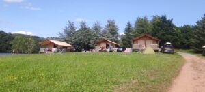 Chalets en bois en location au camping d’Arpheuilles, près de Roanne dans la Loire