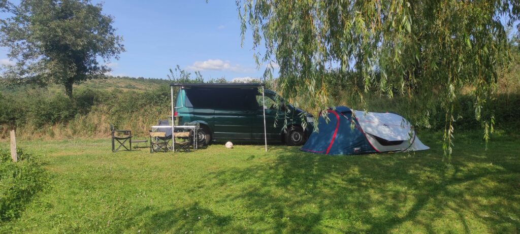 Emplacements du camping d’Arpheuilles dans la Loire