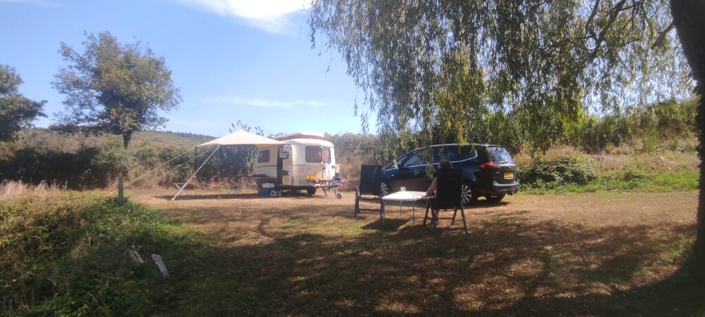Emplacement camping pour camping-cars du camping d’Arpheuilles, près de Roanne