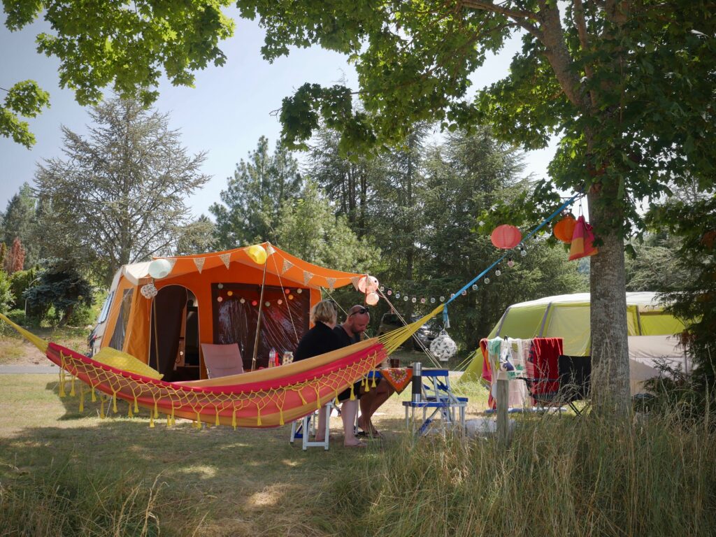 Emplacement camping pour tente en location au camping d'Arpheuilles