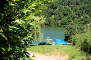 Emplacement camping en bordure de lac